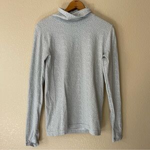 Athleta Flurry Peak Turtleneck Light Grey/ White Thumbhole Sweat-Wicking